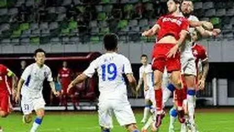 揭秘亚冠赛场惊雷！申花失两球引嘘声，米内罗神迹被吹，球员表情失控！