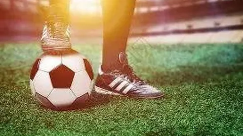 《青春铁骑，闪耀赛场！18岁高中生锋线天才张家鸣获伯恩利U21精英试训良机》