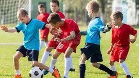 【激战半场】曼城2-0领先利兹联，福登闪电破门，格瓦迪奥尔力挽狂澜！