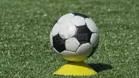 独家解读：斯洛特揭秘，伊萨克与埃基蒂克频繁联手新动向，队内阵容大权在握，由我一手操盘！